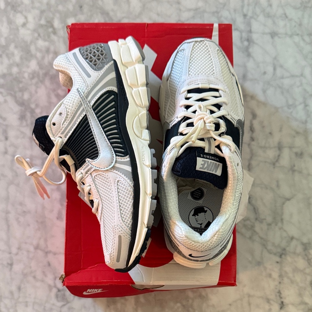NEW NIB Nike Zoom Vomero 5 Bowerman Series womens 7.5 mens 6 white navy silver
